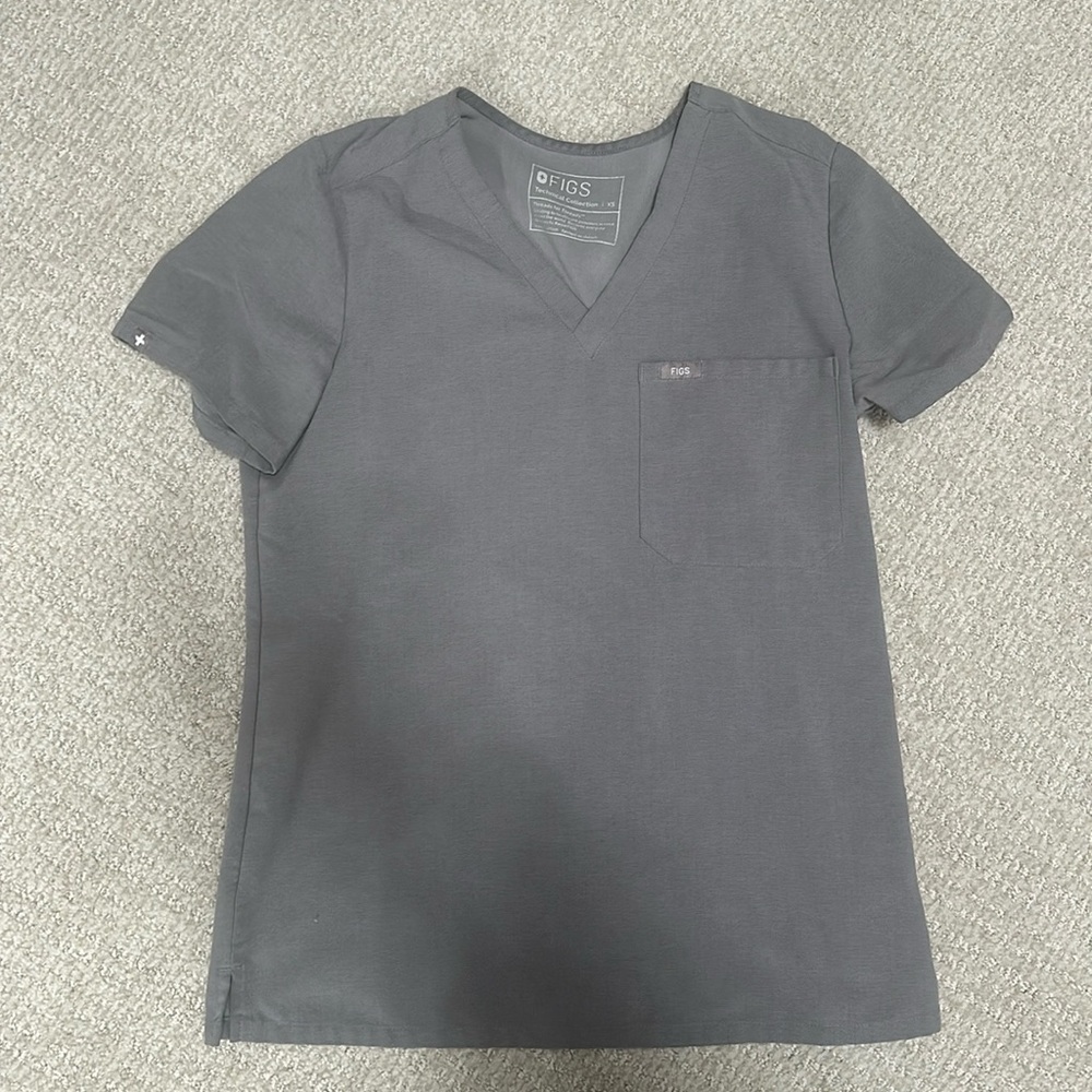 Figs scrub top small